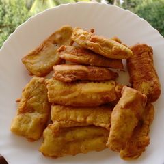 A picture of Pazhampori or banana podi.