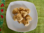 Una foto de galletas de coco y nueces