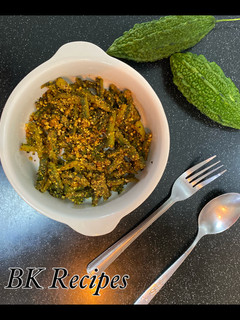 பாகற்காய் வேர்க்கடலை வருவல் (Paakarkai verkadalai varuval recipe in tamil) செய்முறை முக்கிய புகைப்படம்