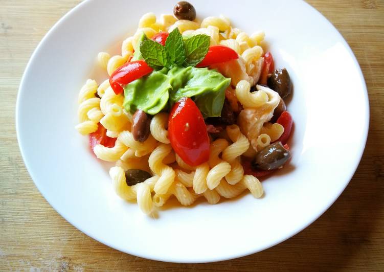 Pasta fredda con crema di avocado