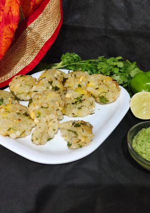 A picture of Sabudana vada.