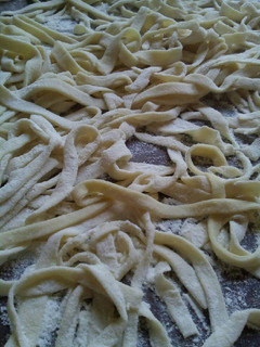 Una foto de Fideos caseros al huevo🍜