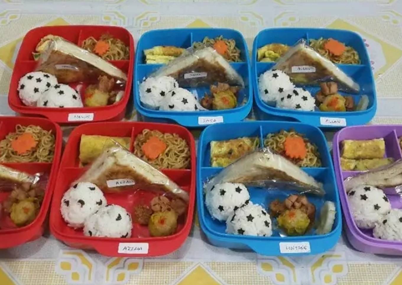 Bekal Anak Bento Dimsum, Mie Goreng, Telur Dadar & Roti Bakar 😍