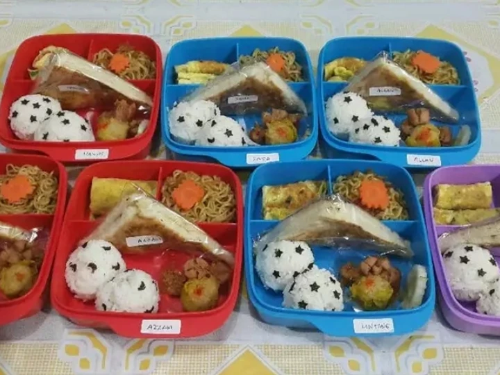 Langkah Gampang Membuat Resep Bekal Anak Bento Dimsum, Mie Goreng, Telur Dadar &amp;amp; Roti Bakar 😍 yang Lezat Anti Ribet, Mantap Sekali
