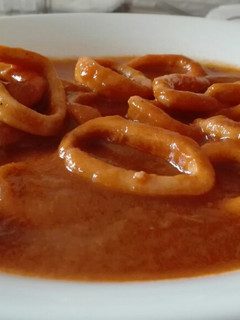 Una foto de Anillas de calamar en salsa