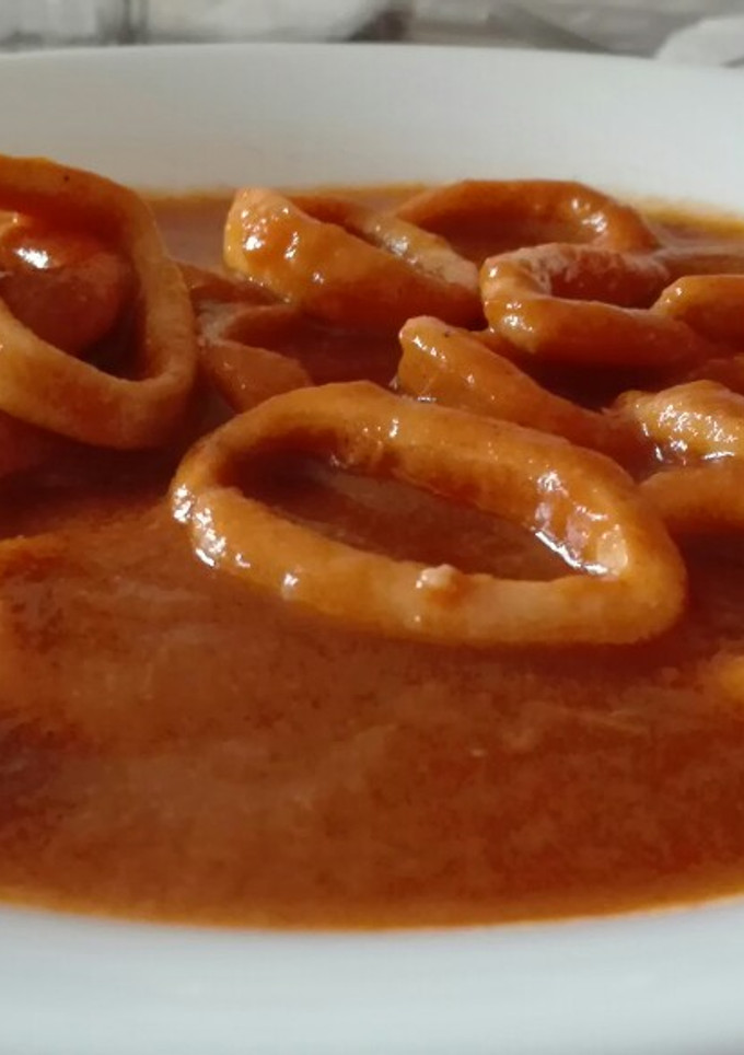 Una foto de Anillas de calamar en salsa