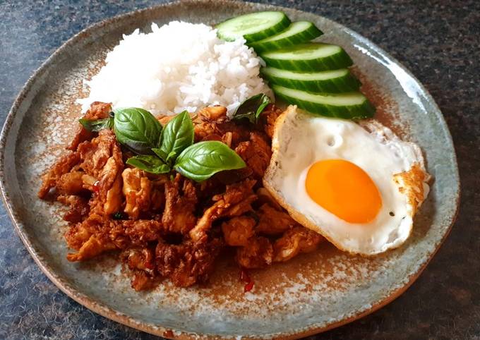 Spicy Vegetarian Chicken with Basil Leaves and Sunny Side Up Egg