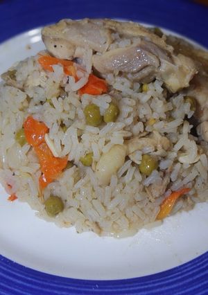 Una foto de Arroz con pollo a la chorrera