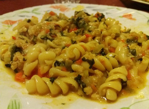 Una foto de One-pot-pasta con vegetales y proteína de soja