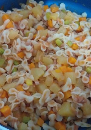 Una foto de Moñito con verduras