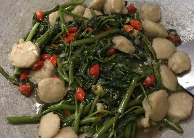 Resep Tumis Kangkung Mix Bakso yang enak