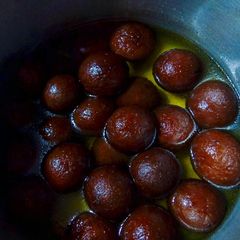 A picture of Making of Gulab jamuns.