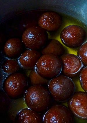 A picture of Making of Gulab jamuns.