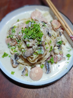 Foto resep Fettucine Alfredo (fettucinne Saus Krim dengan Daging Asap & Jamur)