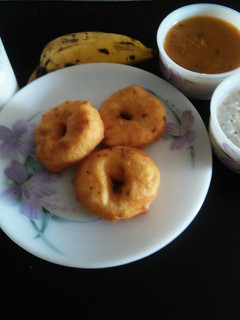 A picture of Medu Wada(Ulundu Vadai).