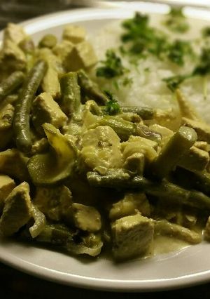 A picture of Tofu Thai Green Curry.