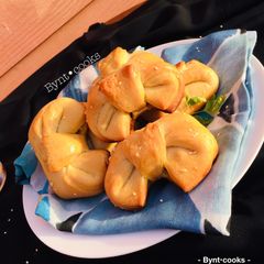 A picture of Chessy-Chicken filled bowtie buns.