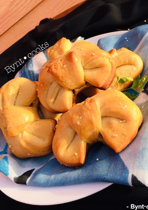 A picture of Chessy-Chicken filled bowtie buns.