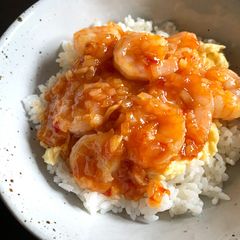 A picture of Sweet Chilli Prawns & Egg Rice Bowl.