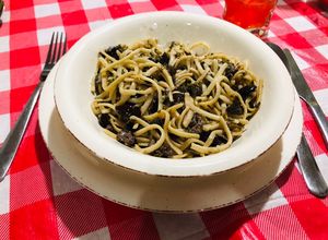 Una foto de Salsa de ajo y aceitunas para pasta