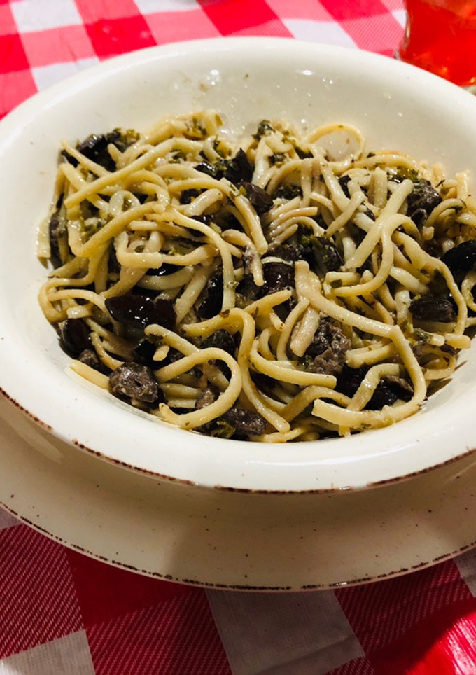 Una foto de Salsa de ajo y aceitunas para pasta