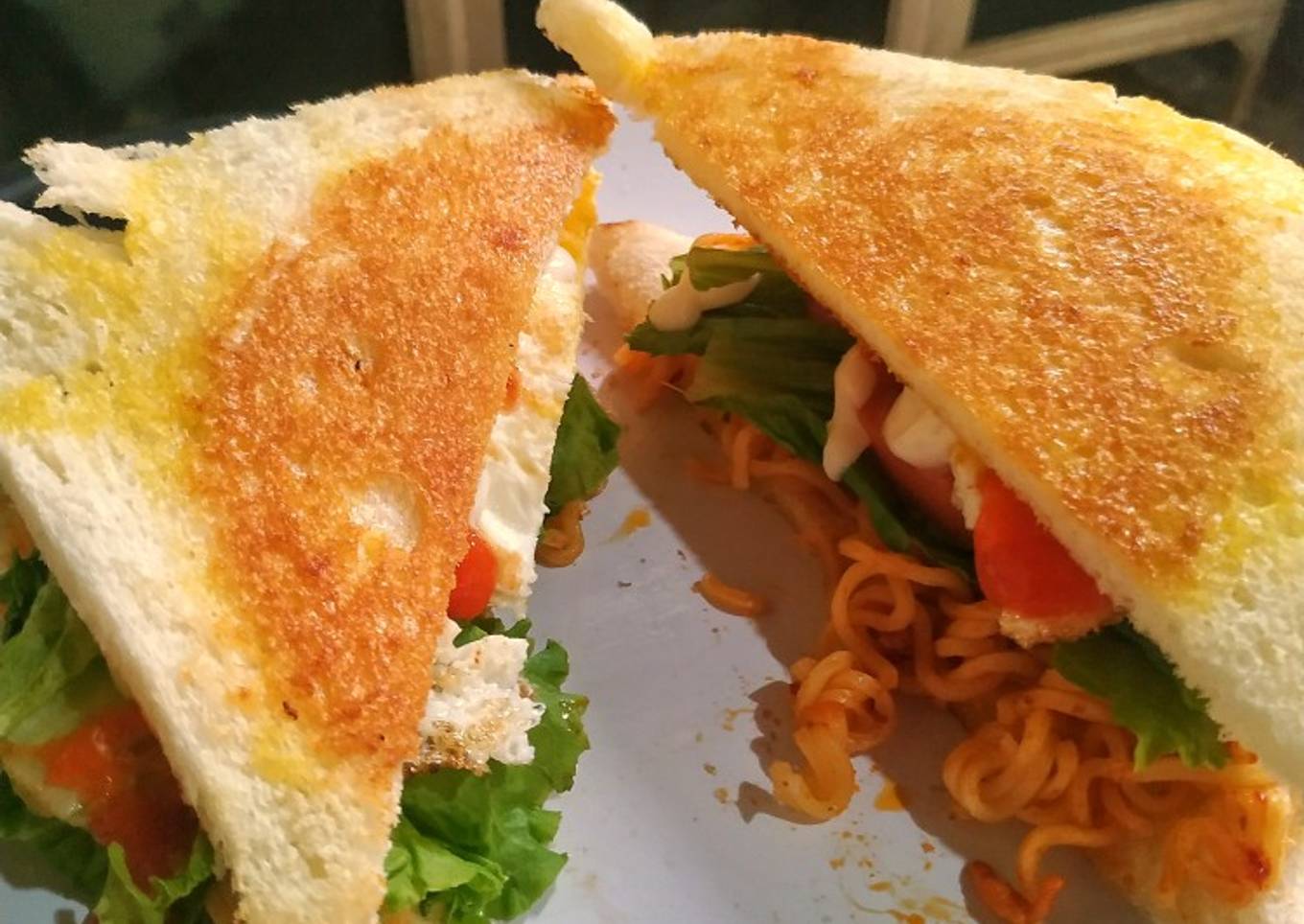 Sandwich mie goreng