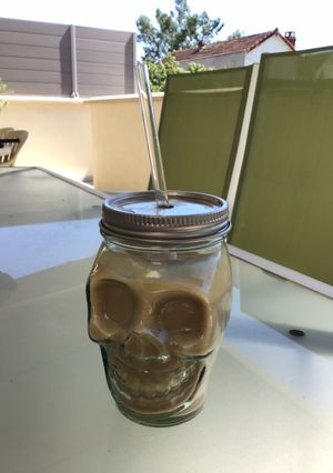 Une photo de Café glacé au caramel