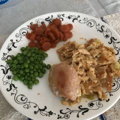 A picture of Baked chicken with penne rigate.