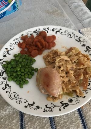 A picture of Baked chicken with penne rigate.