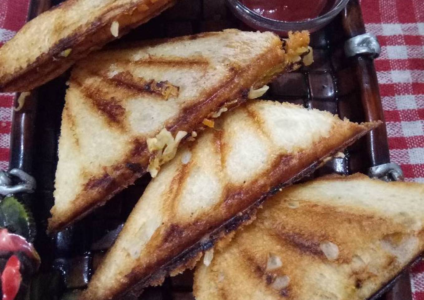 Cheese vegetable grilled sandwich