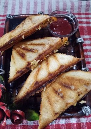 A picture of Cheese vegetable grilled sandwich.