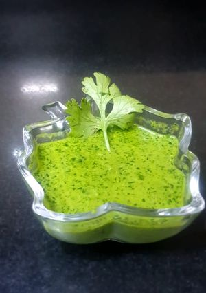 A picture of Green chutney.