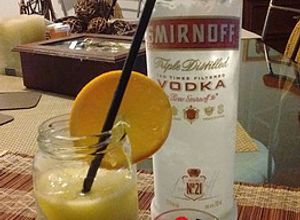 Una foto de Trago en Tarro Mason