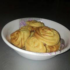 A picture of Custard cookie's.