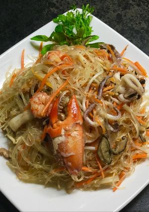 Hình của món Miến xào hải sản.