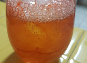 Una foto de Shandy con chamoy