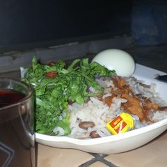 A picture of Rice and beans oil n pepper (Mein da yaji) with local salad.