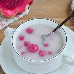 A picture of Bubur candil buah naga.