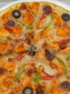 A picture of Tandoori Chicken pizza.