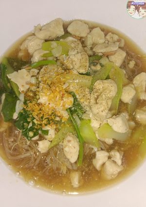 รูปของ ราดหน้าไก่เส้นหมี่ (Thin Rice Noodles with Chicken in Thick Gravy)
