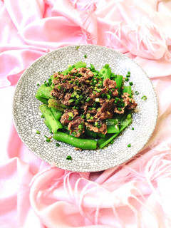 A picture of Stir-Fried Beef with Snake Gourd.