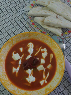 Una foto de Caldo estilo Tlalpeño y Quesadillas al Comal