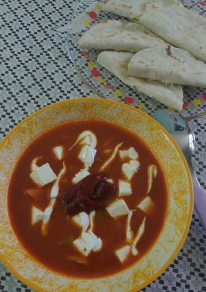Una foto de Caldo estilo Tlalpeño y Quesadillas al Comal