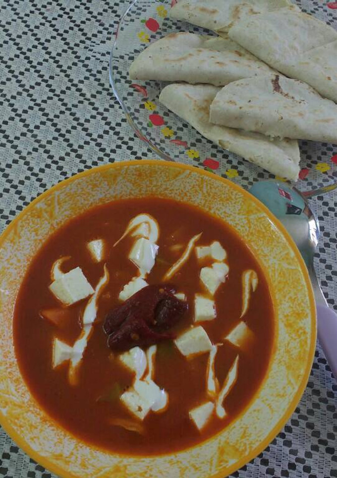 Una foto de Caldo estilo Tlalpeño y Quesadillas al Comal