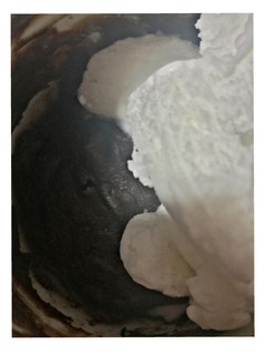 Una foto de Mug cake con helado de coco
