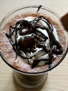 ચોકલેટ મિલ્કશેક(Chocolate Milkshake Recipe in Gujarati) રેસીપી મુખ્ય ફોટો