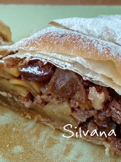 Una foto de 174.🍏Strudel de manzana, nueces y uvas pasas🍇