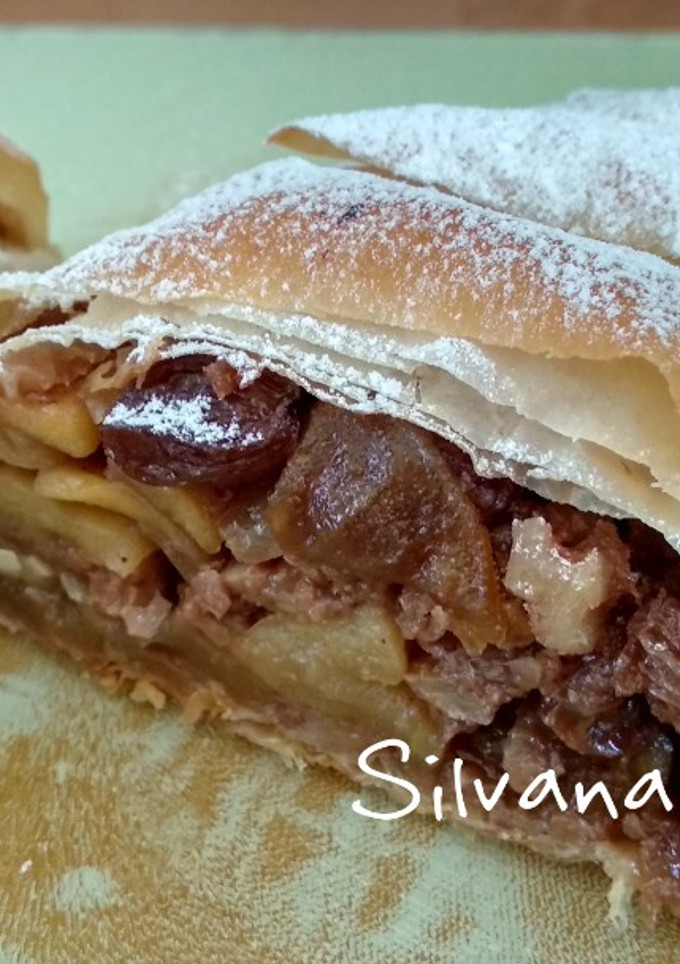 Una foto de 174.🍏Strudel de manzana, nueces y uvas pasas🍇