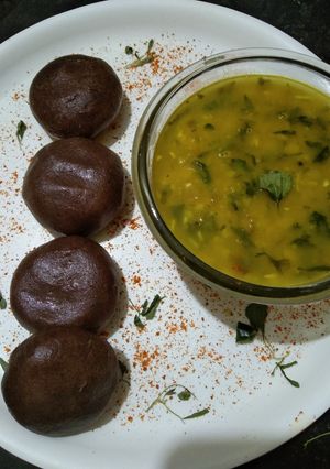 A picture of Ragi mudde.