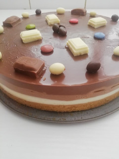 Una foto de Tarta tres chocolate